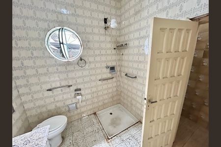 Casa à venda com 200m², 3 quartos e 5 vagas Casa à venda com 200m², 3 quartos e 5 vagasBanheiro 2