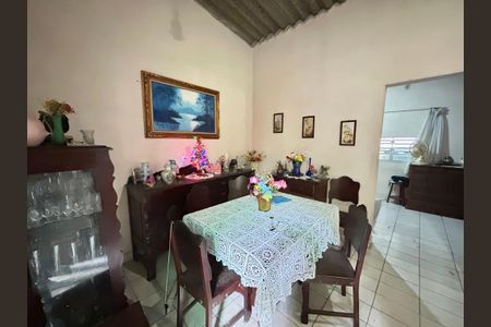 Casa à venda com 200m², 3 quartos e 5 vagas Casa à venda com 200m², 3 quartos e 5 vagasSala