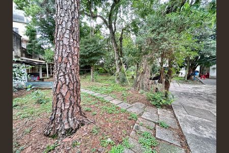 Casa à venda com 200m², 3 quartos e 5 vagas Casa à venda com 200m², 3 quartos e 5 vagasQuintal