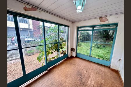 Casa à venda com 200m², 3 quartos e 5 vagas Casa à venda com 200m², 3 quartos e 5 vagasVaranda da Sala