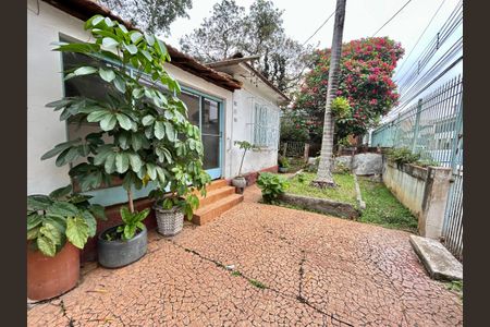 Casa à venda com 200m², 3 quartos e 5 vagas Casa à venda com 200m², 3 quartos e 5 vagasQuintal