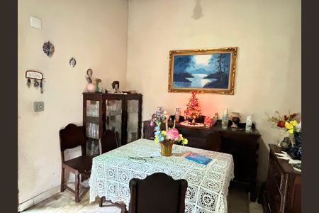 Casa à venda com 200m², 3 quartos e 5 vagas Casa à venda com 200m², 3 quartos e 5 vagasSala