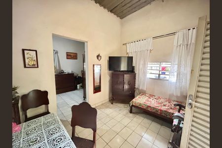 Casa à venda com 200m², 3 quartos e 5 vagas Casa à venda com 200m², 3 quartos e 5 vagasQuarto