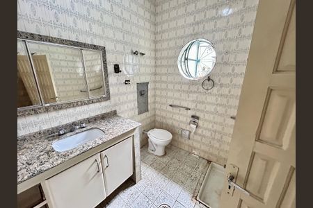 Casa à venda com 200m², 3 quartos e 5 vagas Casa à venda com 200m², 3 quartos e 5 vagasBanheiro 2