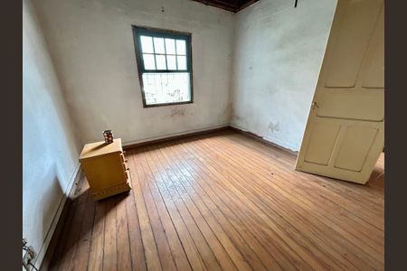 Casa à venda com 200m², 3 quartos e 5 vagas Casa à venda com 200m², 3 quartos e 5 vagasQuarto 2