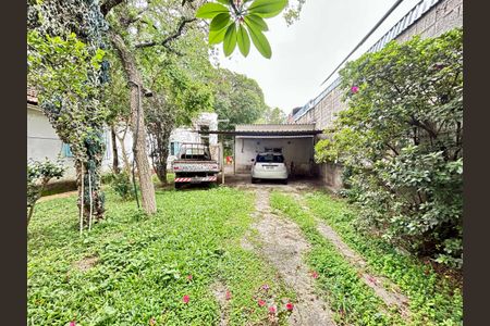 Casa à venda com 200m², 3 quartos e 5 vagas Casa à venda com 200m², 3 quartos e 5 vagasGaragem