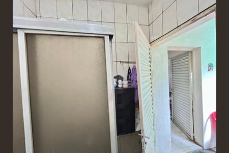 Casa à venda com 200m², 3 quartos e 5 vagas Casa à venda com 200m², 3 quartos e 5 vagasBanheiro 1