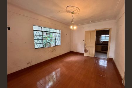 Casa à venda com 200m², 3 quartos e 5 vagas Casa à venda com 200m², 3 quartos e 5 vagasSala