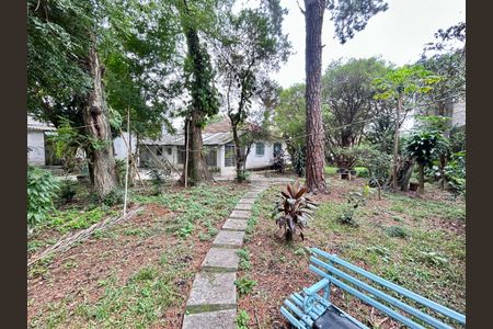 Casa à venda com 200m², 3 quartos e 5 vagas Casa à venda com 200m², 3 quartos e 5 vagasQuintal