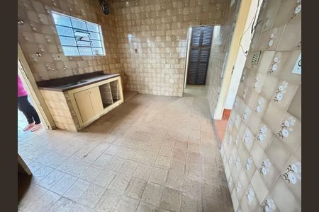 Casa à venda com 200m², 3 quartos e 5 vagas Casa à venda com 200m², 3 quartos e 5 vagasCozinha