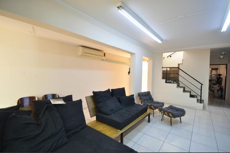 Casa para alugar com 190m², 3 quartos e 2 vagasSala