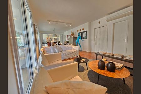 Apartamento à venda com 233m², 4 quartos e 3 vagasSala