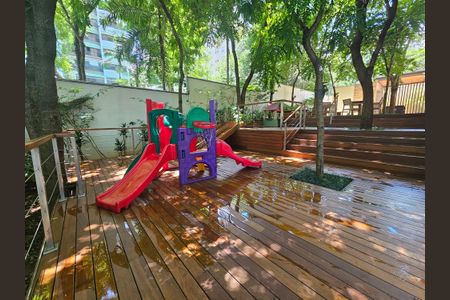 Apartamento à venda com 233m², 4 quartos e 3 vagasÁrea comum - Playground