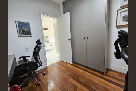 Apartamento à venda com 233m², 4 quartos e 3 vagasEscritório