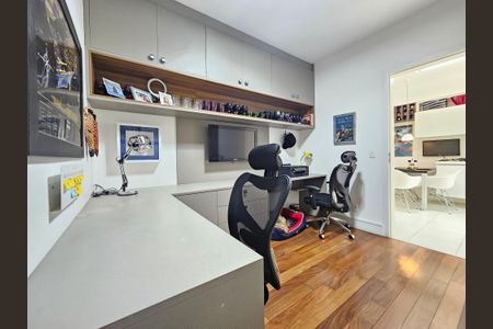 Apartamento à venda com 233m², 4 quartos e 3 vagasEscritório