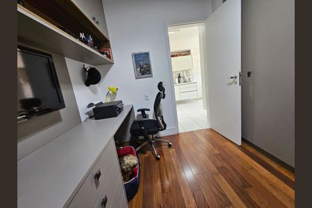 Apartamento à venda com 233m², 4 quartos e 3 vagasEscritório