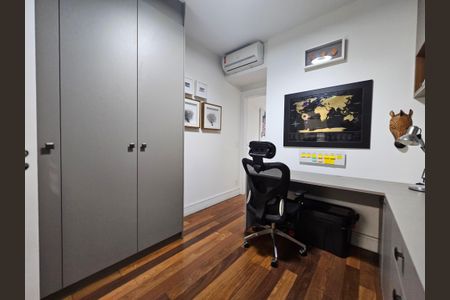 Apartamento à venda com 233m², 4 quartos e 3 vagasEscritório