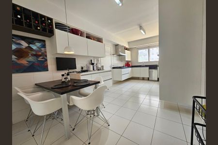 Apartamento à venda com 233m², 4 quartos e 3 vagasCozinha
