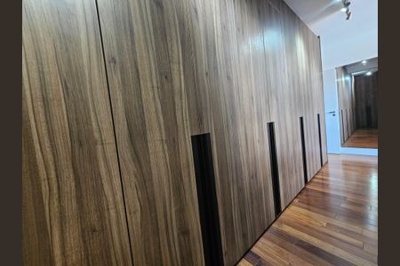 Apartamento à venda com 233m², 4 quartos e 3 vagasCloset da suíte 1