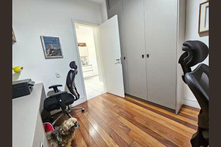 Apartamento à venda com 233m², 4 quartos e 3 vagasEscritório