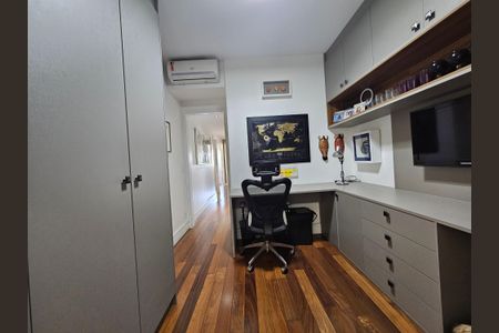 Apartamento à venda com 233m², 4 quartos e 3 vagasEscritório