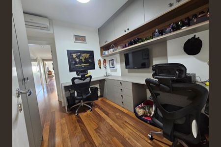 Apartamento à venda com 233m², 4 quartos e 3 vagasEscritório