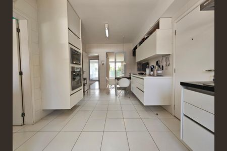 Apartamento à venda com 233m², 4 quartos e 3 vagasCozinha