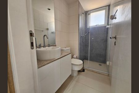 Apartamento à venda com 233m², 4 quartos e 3 vagasBanheiro da Suíte 2