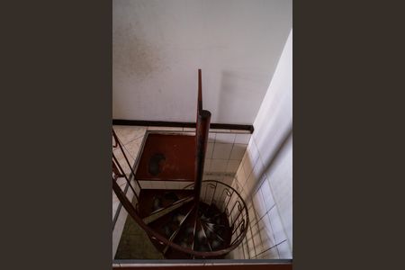 Casa para alugar com 220m², 4 quartos e 3 vagasEscada