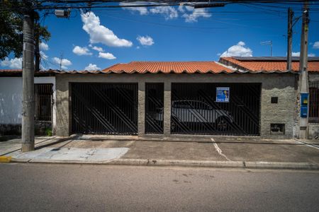 Casa para alugar com 220m², 4 quartos e 3 vagasFachada