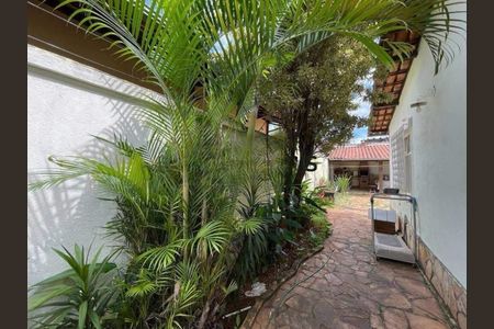 Casa à venda com 213m², 3 quartos e 3 vagas