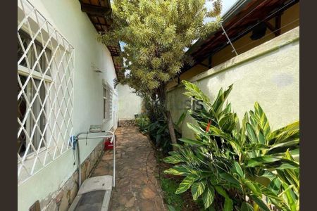 Casa à venda com 213m², 3 quartos e 3 vagas