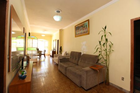 Sala de casa à venda com 3 quartos, 360m² em Milionários, Belo Horizonte