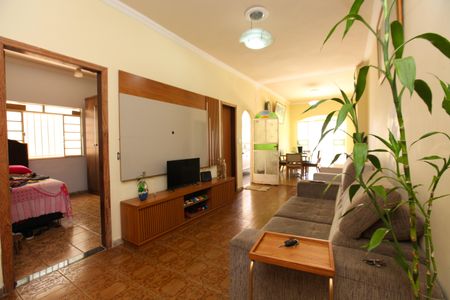 Sala de casa à venda com 3 quartos, 360m² em Milionários, Belo Horizonte