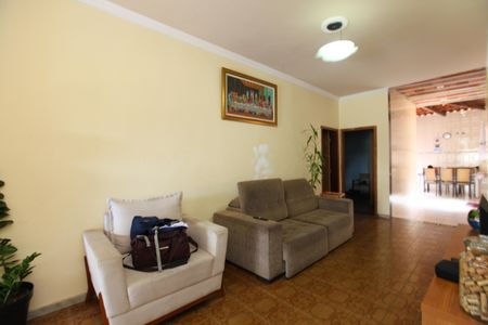 Casa à venda com 360m², 3 quartos e 4 vagasSala