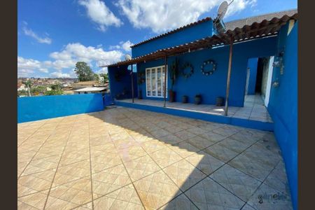 Casa à venda com 236m², 2 quartos e 3 vagas