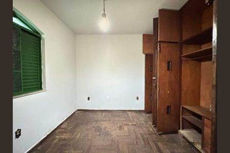 Casa à venda com 221m², 3 quartos e 4 vagas