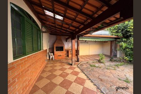 Casa à venda com 221m², 3 quartos e 4 vagas