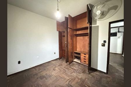 Casa à venda com 221m², 3 quartos e 4 vagas