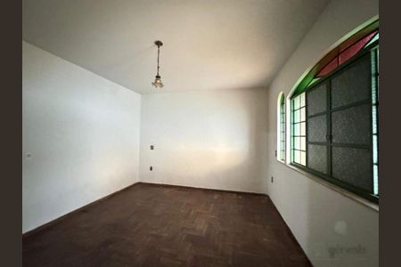 Casa à venda com 3 quartos, 221m² em Betânia, Belo Horizonte
