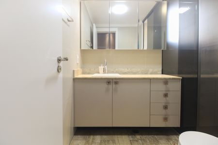 Apartamento à venda com 115m², 3 quartos e 2 vagas Apartamento à venda com 115m², 3 quartos e 2 vagasBanheiro Suíte 1
