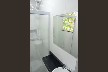 Banheiro Social de casa de condomínio para alugar com 2 quartos, 52m² em Barra da Tijuca, Rio de Janeiro