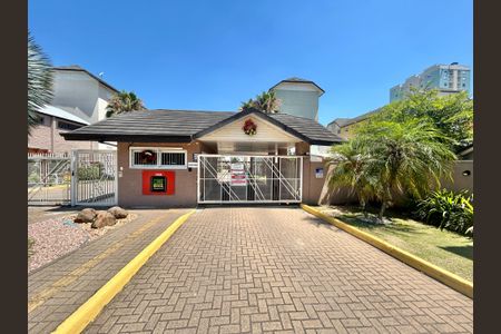 Apartamento para alugar com 63m², 2 quartos e 1 vagaPlaca na fachaa do condomínio