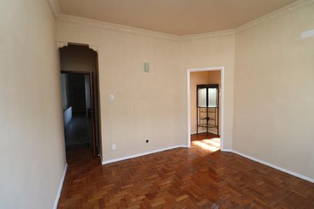 Sala de apartamento para alugar com 2 quartos, 75m² em Praia da Bandeira, Rio de Janeiro