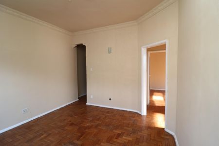 Sala de apartamento para alugar com 2 quartos, 75m² em Praia da Bandeira, Rio de Janeiro