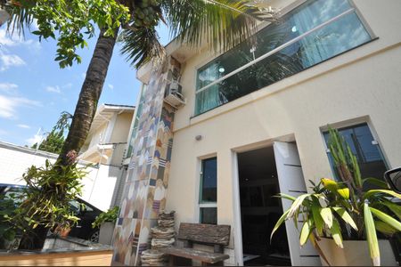 Casa à venda com 300m², 3 quartos e 5 vagasFachada