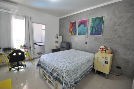 Casa à venda com 250m², 3 quartos e 5 vagasSuíte 2