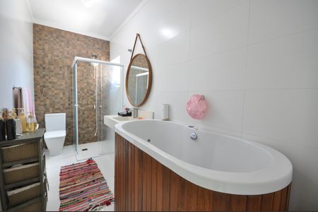 Casa à venda com 300m², 3 quartos e 5 vagasBanheiro da Suíte Master