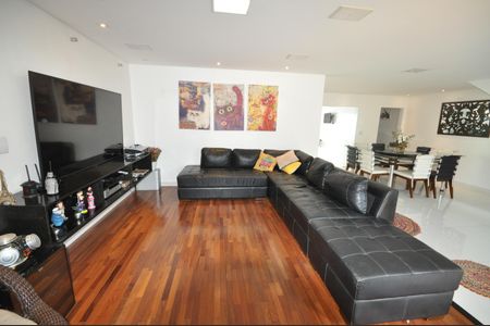 Casa à venda com 300m², 3 quartos e 5 vagasSala