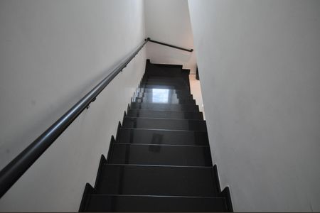 Casa à venda com 300m², 3 quartos e 5 vagasEscada